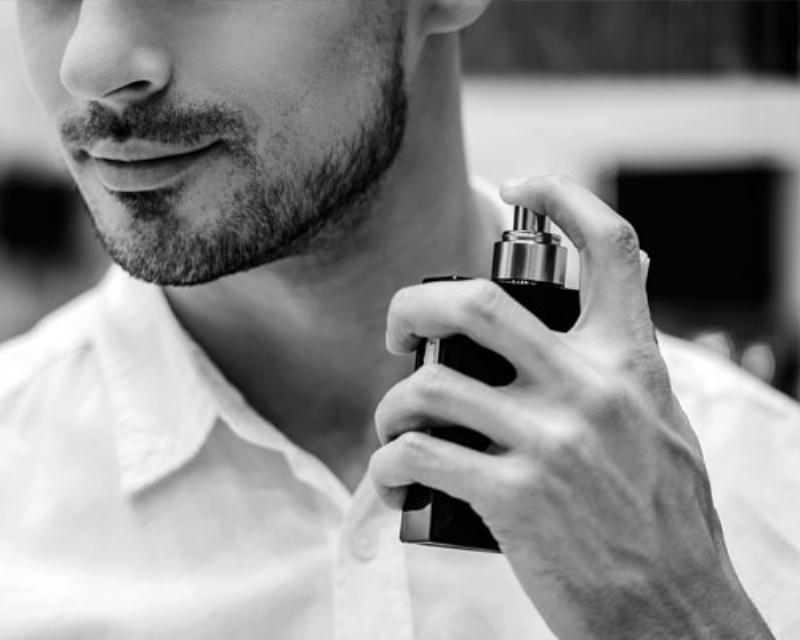 Hình ảnh minh họa các điểm xịt nước hoa trên cơ thể để tăng lưu hương
